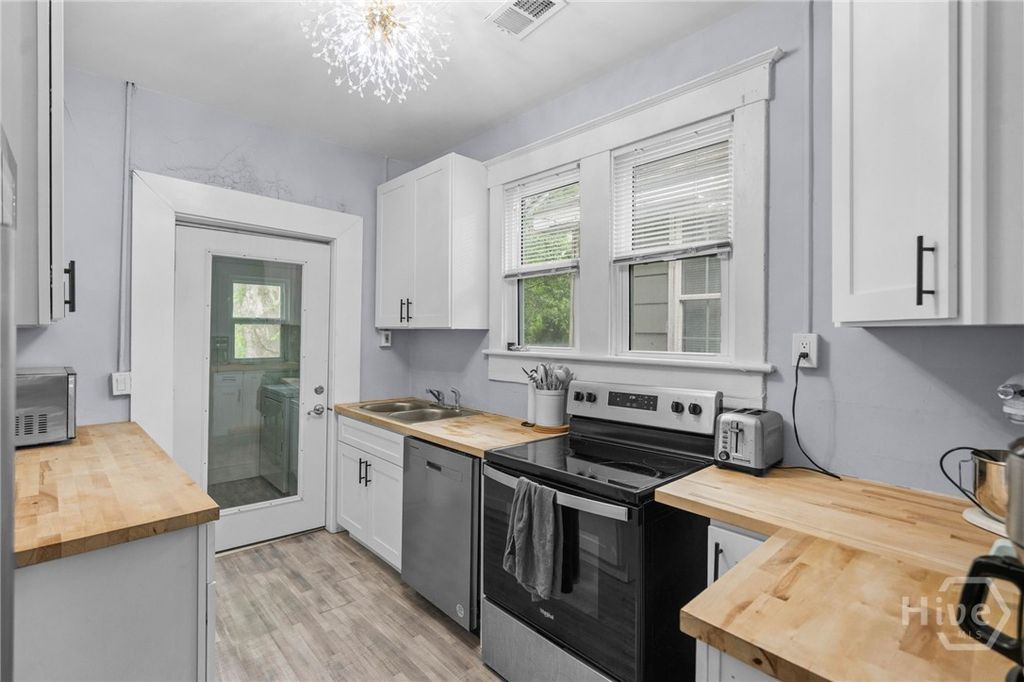 Image 22 of property listing at 1002 W 52nd Street, Savannah, GA 31405