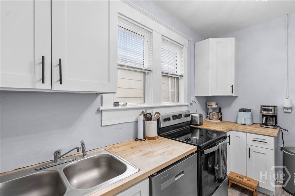 Image 23 of property listing at 1002 W 52nd Street, Savannah, GA 31405