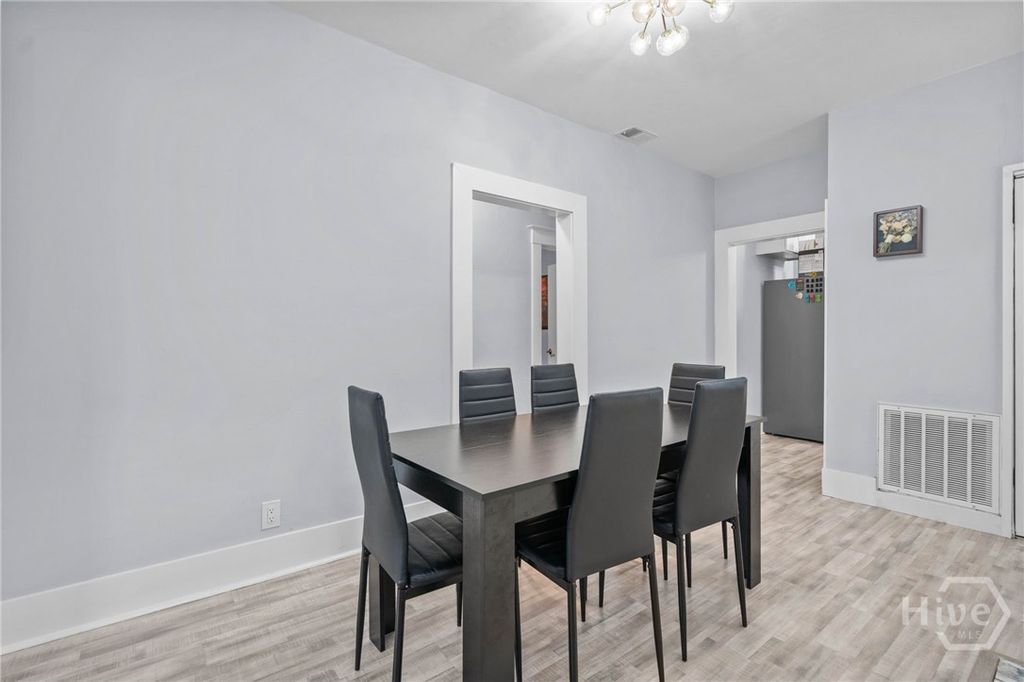 Image 7 of property listing at 1002 W 52nd Street, Savannah, GA 31405