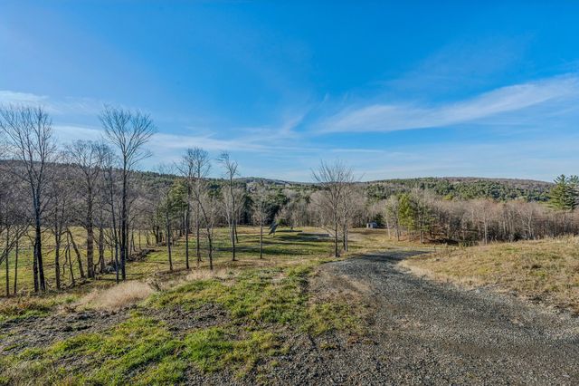 8 Grout Road, Hartland, VT 05048