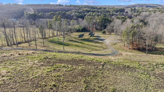 8 Grout Road, Hartland, VT 05048