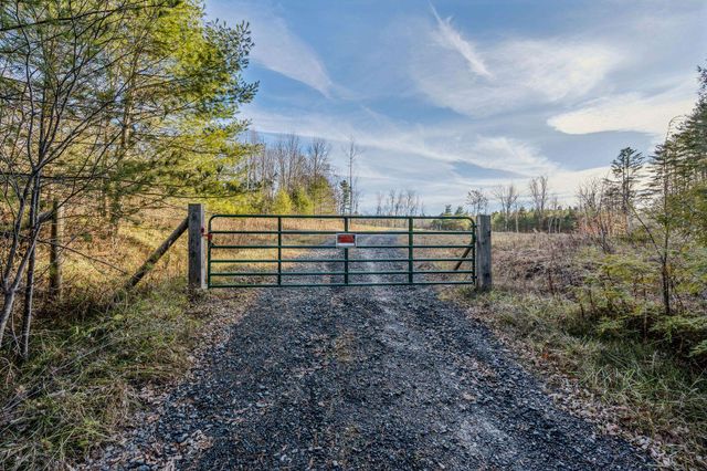 8 Grout Road, Hartland, VT 05048