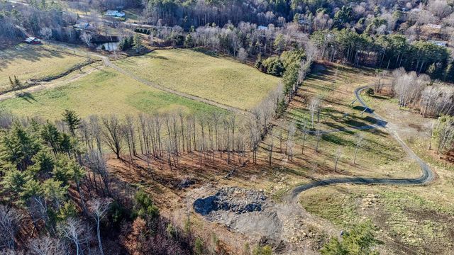 8 Grout Road, Hartland, VT 05048