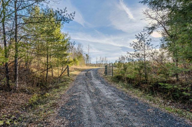 8 Grout Road, Hartland, VT 05048