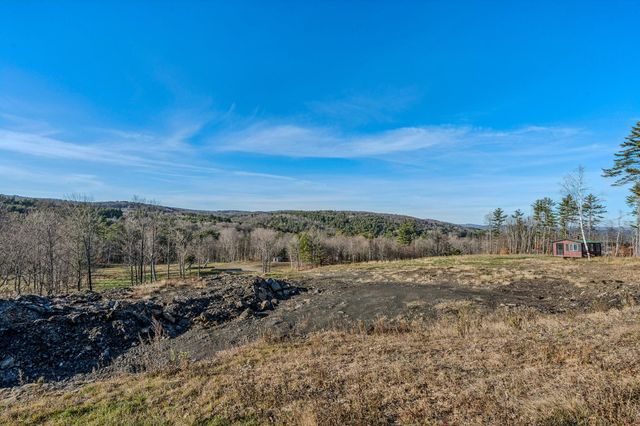 8 Grout Road, Hartland, VT 05048