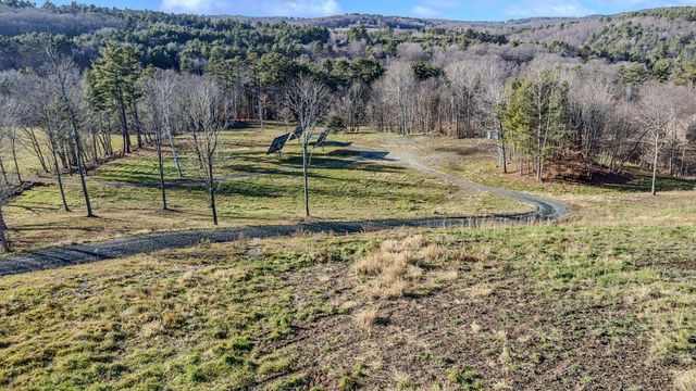 8 Grout Road, Hartland, VT 05048