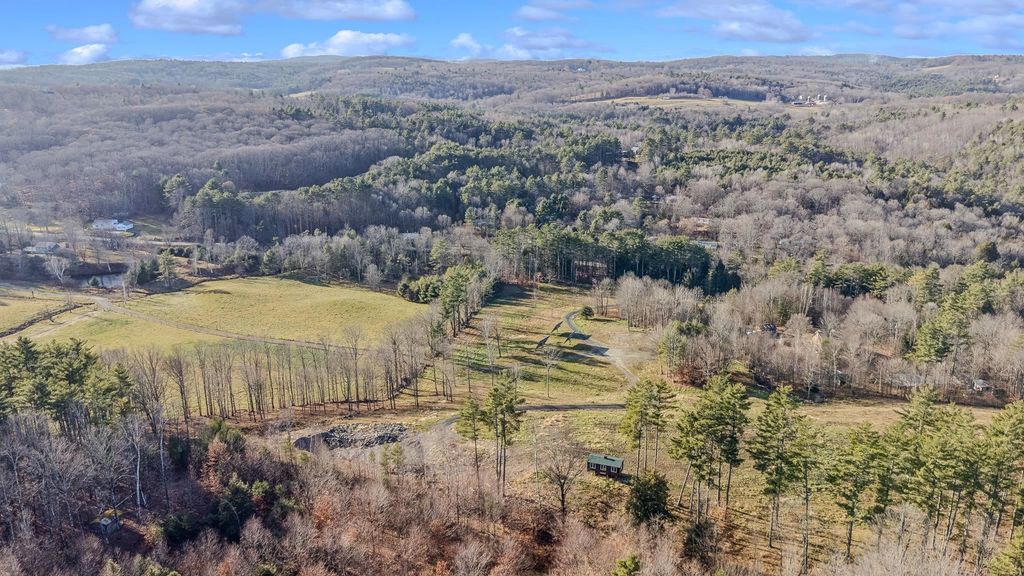 8 Grout Road, Hartland, VT 05048