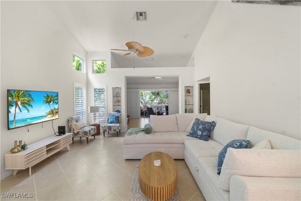 348 Carinosa CT 18-10, Naples, FL 34110