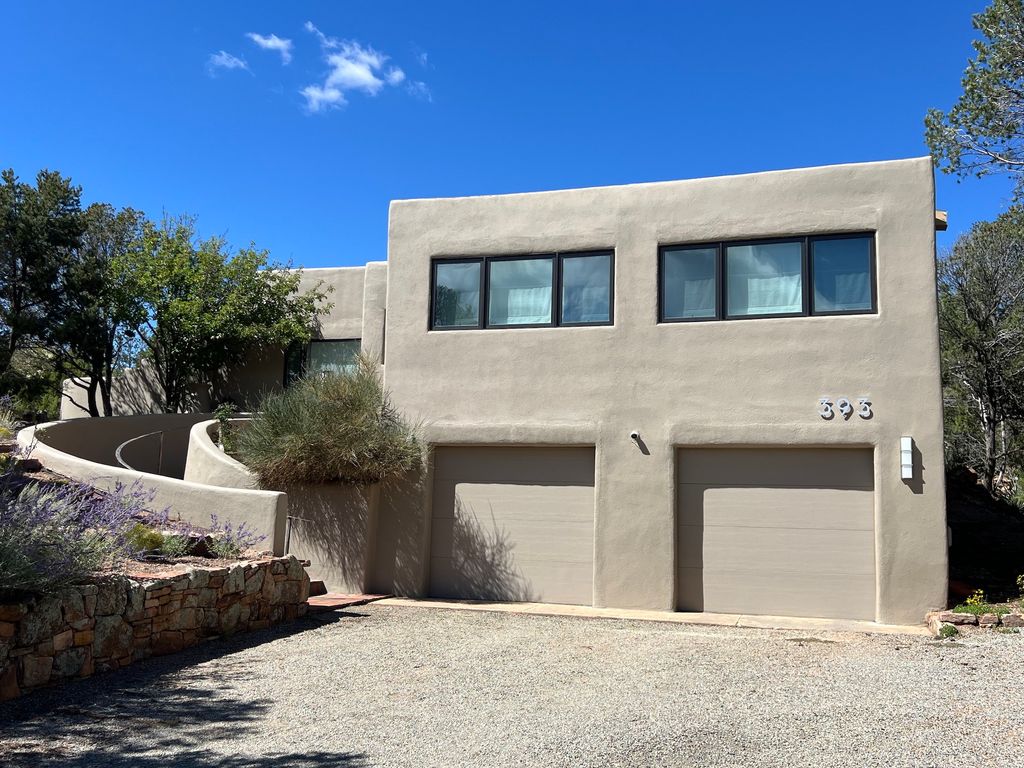 393 Calle Colina, Santa Fe, NM 87501