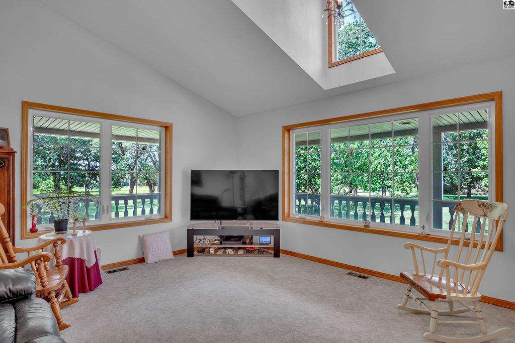 812 Arrowhead Road