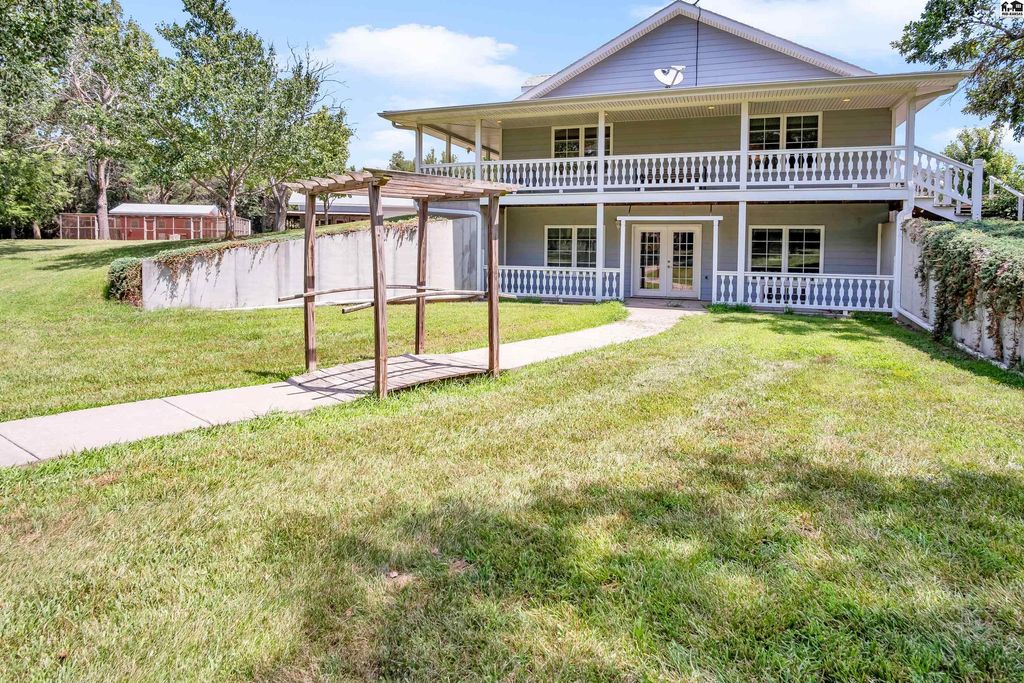 812 Arrowhead Road