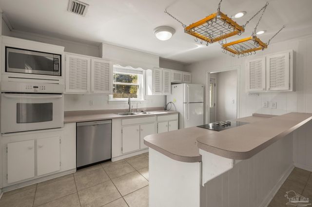 5415 Hibiscus Rd, Pensacola, FL 32504