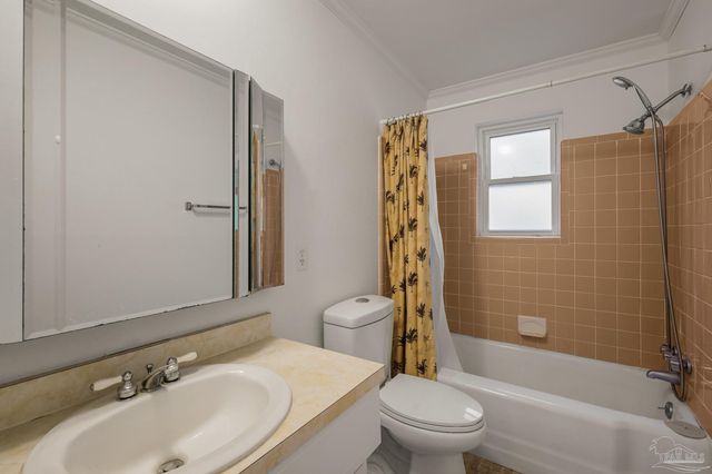 5415 Hibiscus Rd, Pensacola, FL 32504