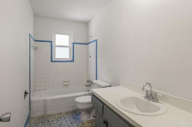 5415 Hibiscus Rd, Pensacola, FL 32504