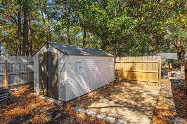 5415 Hibiscus Rd, Pensacola, FL 32504