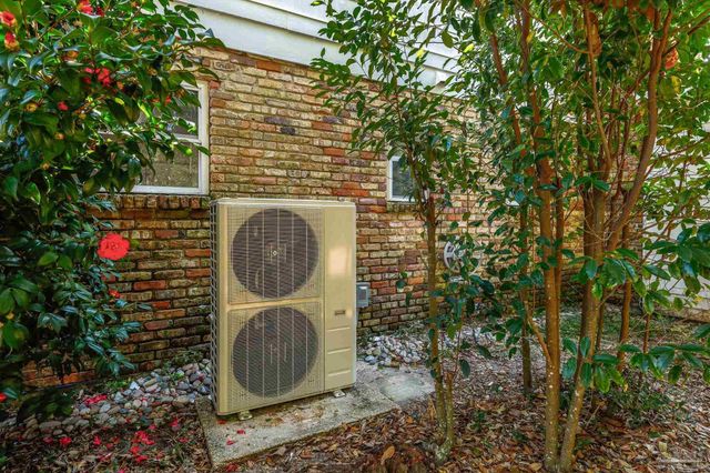 5415 Hibiscus Rd, Pensacola, FL 32504