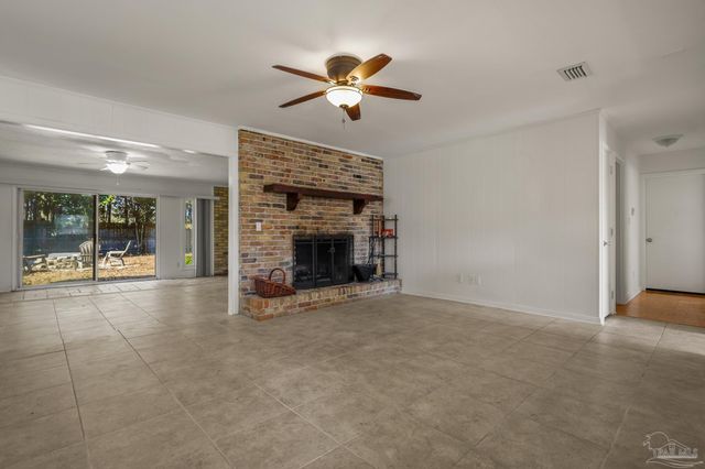 5415 Hibiscus Rd, Pensacola, FL 32504