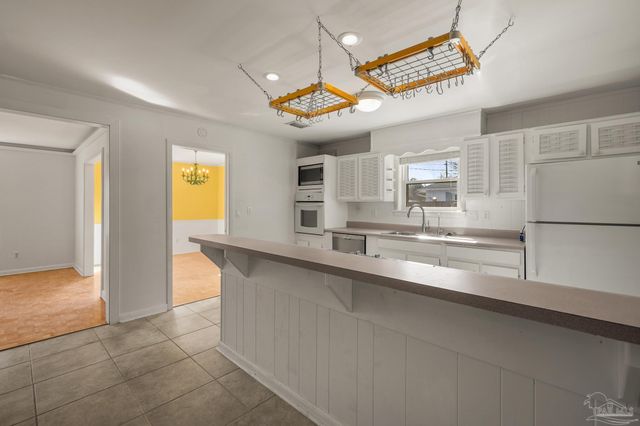 5415 Hibiscus Rd, Pensacola, FL 32504