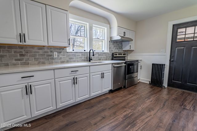 420 Whiteview Road, North Greenbush, NY 12198