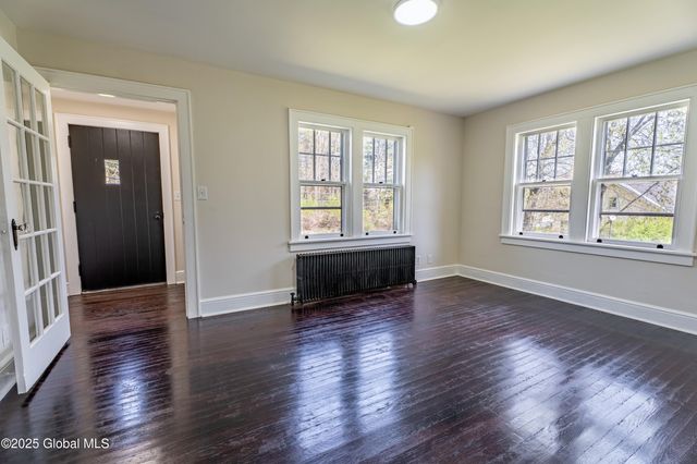 420 Whiteview Road, North Greenbush, NY 12198