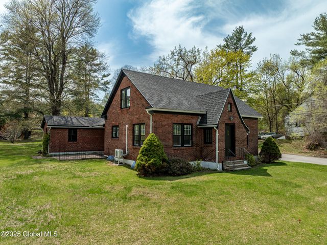 420 Whiteview Road, North Greenbush, NY 12198