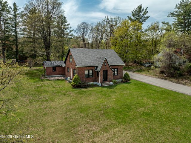 420 Whiteview Road, North Greenbush, NY 12198