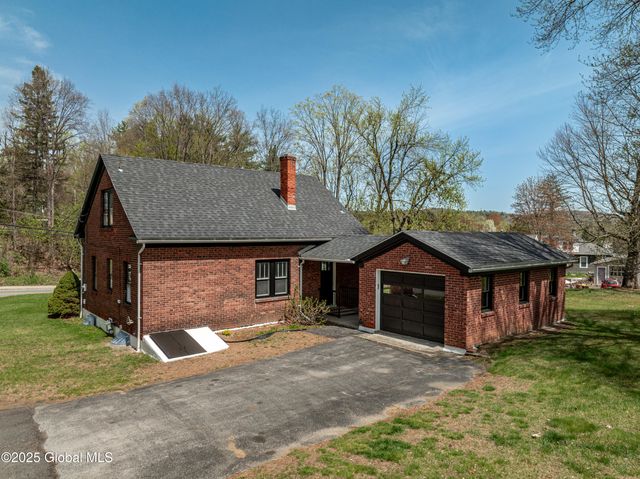 420 Whiteview Road, North Greenbush, NY 12198
