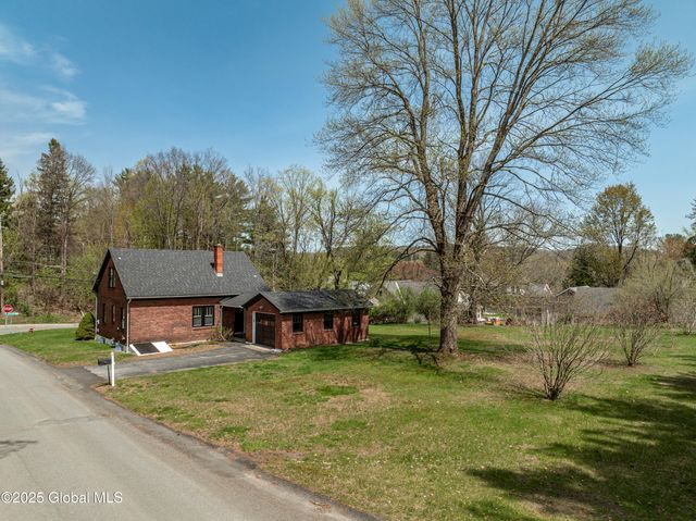420 Whiteview Road, North Greenbush, NY 12198