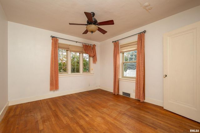 2911 25TH Avenue, Moline, IL 61265