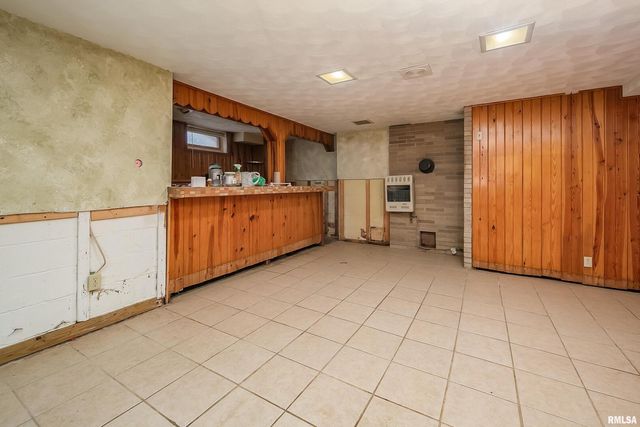 2911 25TH Avenue, Moline, IL 61265