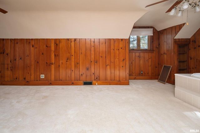 2911 25TH Avenue, Moline, IL 61265