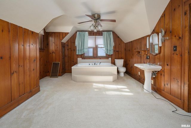 2911 25TH Avenue, Moline, IL 61265