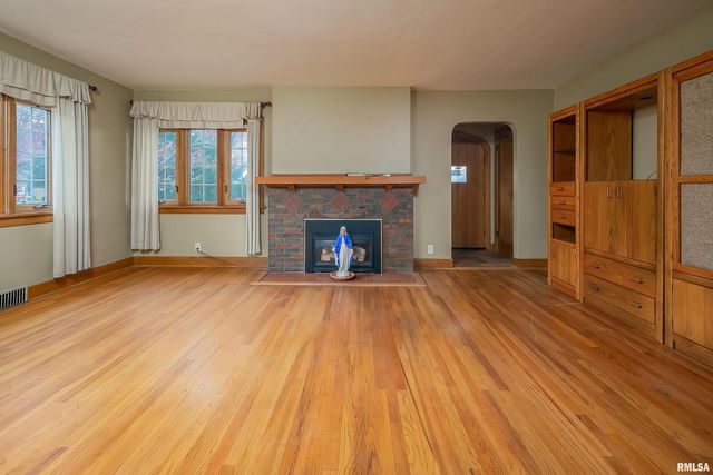 2911 25TH Avenue, Moline, IL 61265