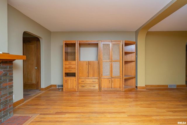 2911 25TH Avenue, Moline, IL 61265