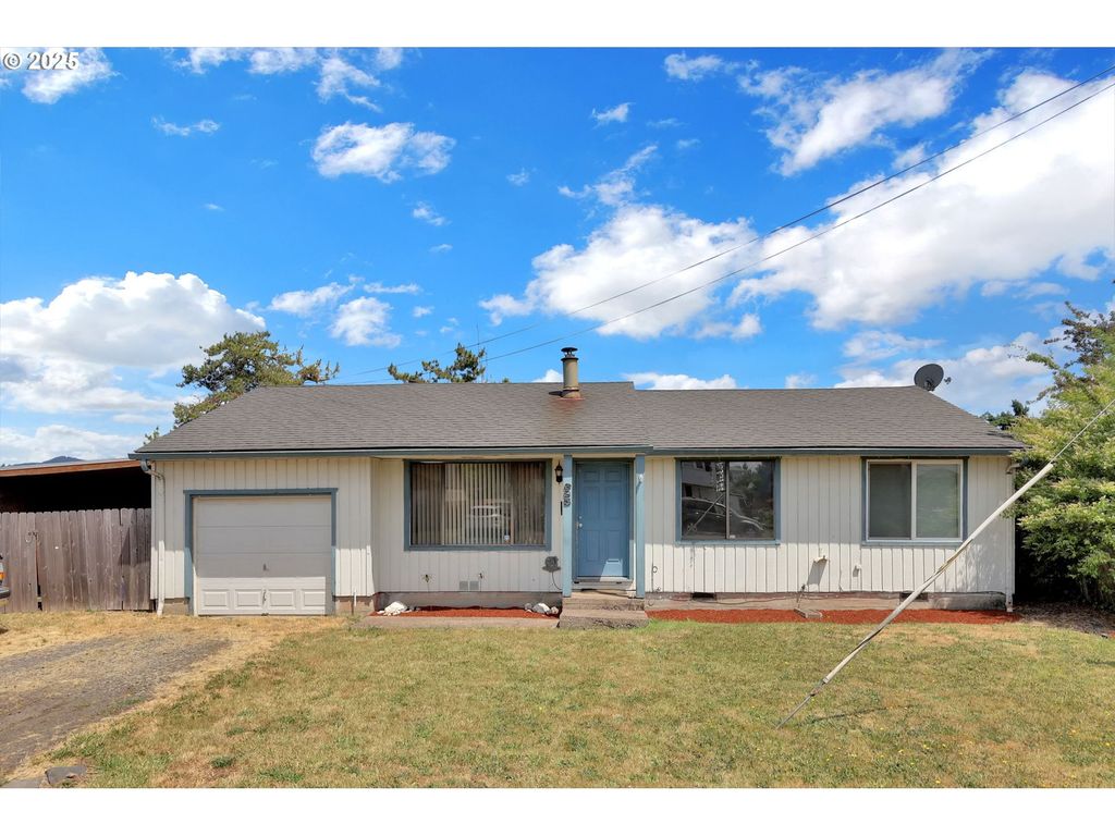 695 32nd St, Springfield, OR 97478