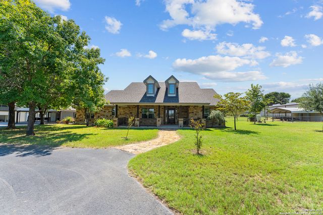 104 Woodcreek, La Vernia, TX 78121