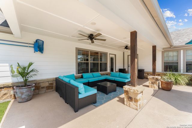 104 Woodcreek, La Vernia, TX 78121