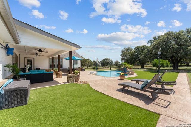 104 Woodcreek, La Vernia, TX 78121