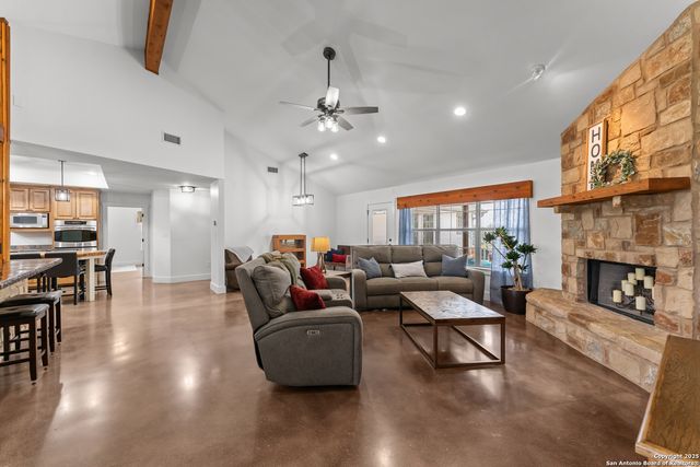 104 Woodcreek, La Vernia, TX 78121