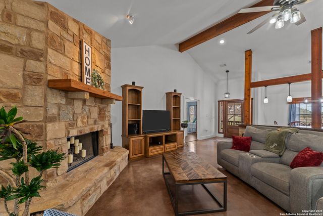 104 Woodcreek, La Vernia, TX 78121