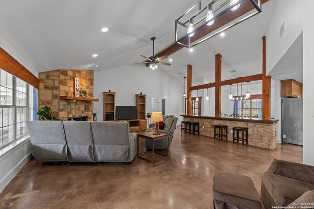 104 Woodcreek, La Vernia, TX 78121