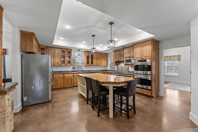 104 Woodcreek, La Vernia, TX 78121