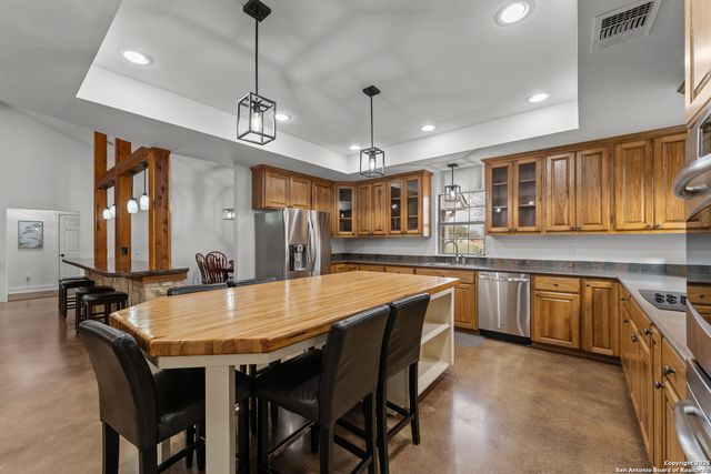 104 Woodcreek, La Vernia, TX 78121