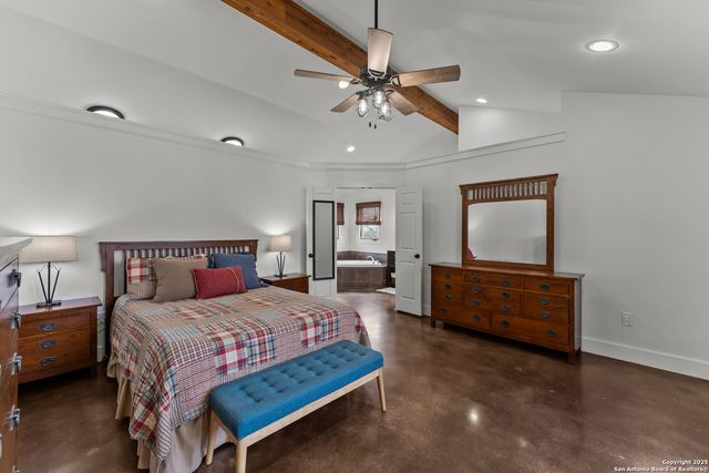 104 Woodcreek, La Vernia, TX 78121