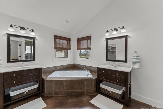 104 Woodcreek, La Vernia, TX 78121