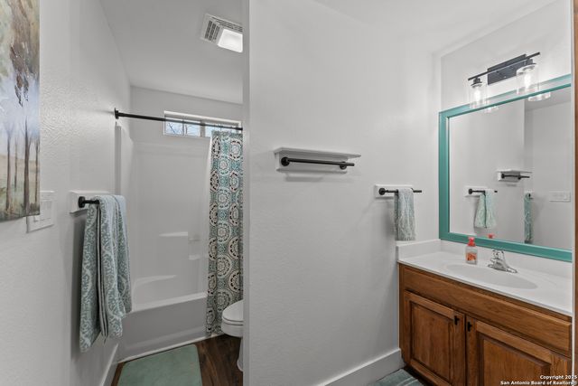 104 Woodcreek, La Vernia, TX 78121