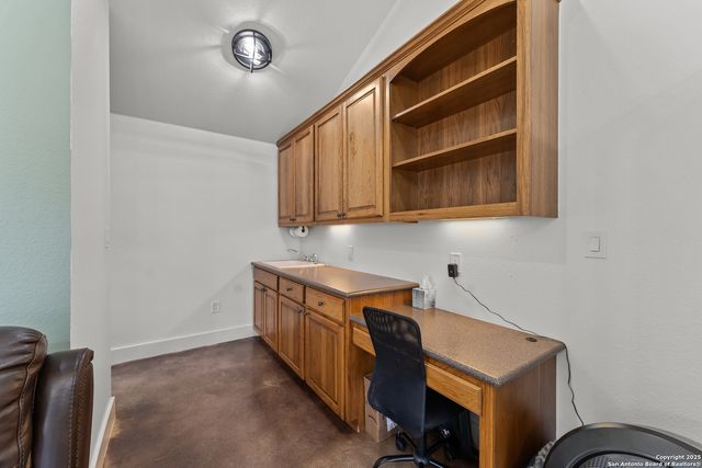 104 Woodcreek, La Vernia, TX 78121