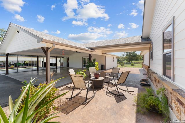 104 Woodcreek, La Vernia, TX 78121