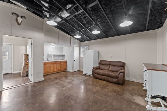 104 Woodcreek, La Vernia, TX 78121