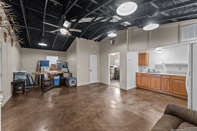 104 Woodcreek, La Vernia, TX 78121